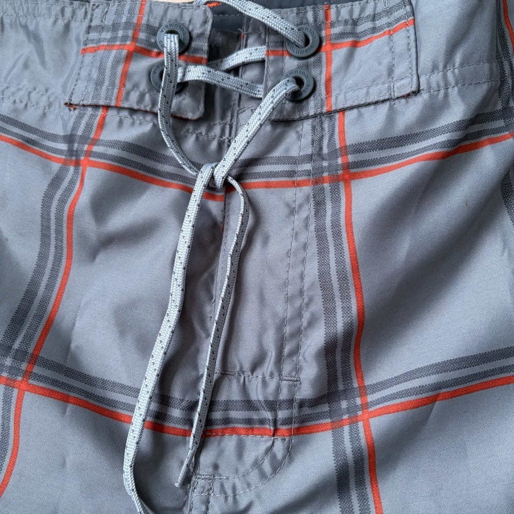 NWT COLUMBIA Gray and Red Plaid Men SZ36 Swim Board Shorts Zippered Pocket Beach - Picture 4 of 9